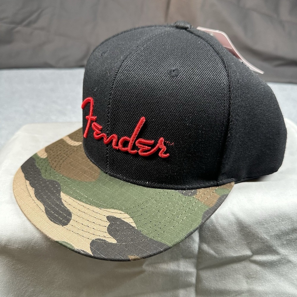 Fender Guitar Black & Camouflage Snapback Flatbill Hat Red Spaghetti Logo NWT